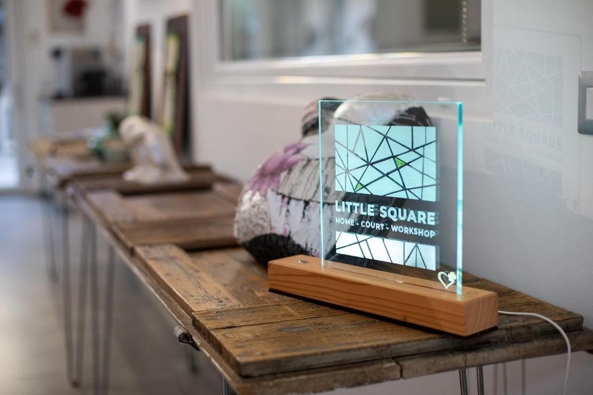 فندق Little Square أرونا المظهر الخارجي الصورة